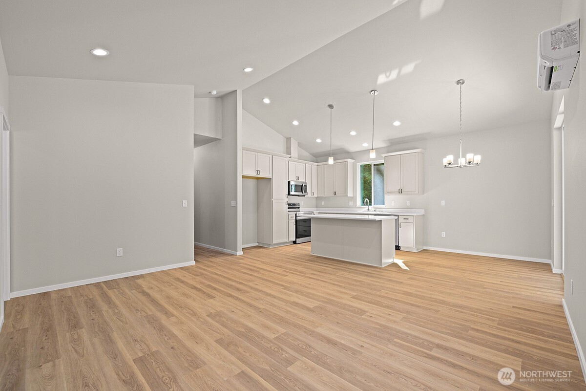 5822 192nd Street 10b Property Photo 16