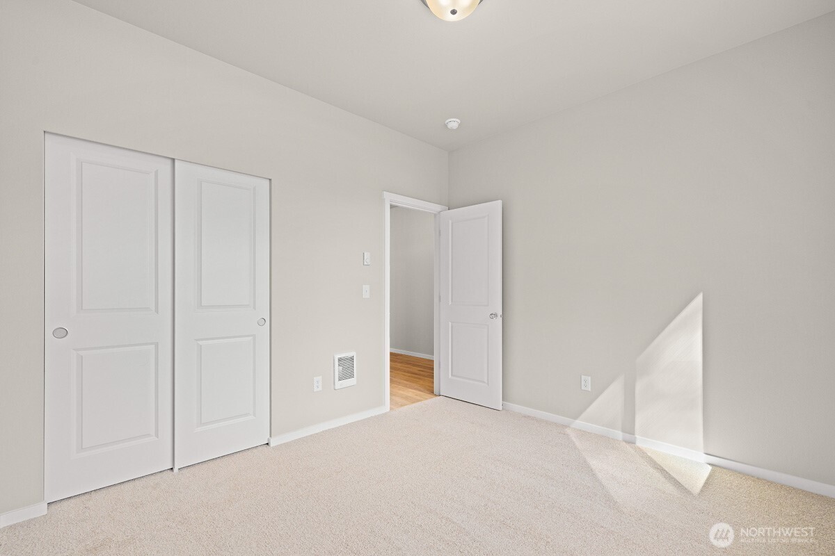 5822 192nd Street 10b Property Photo 20