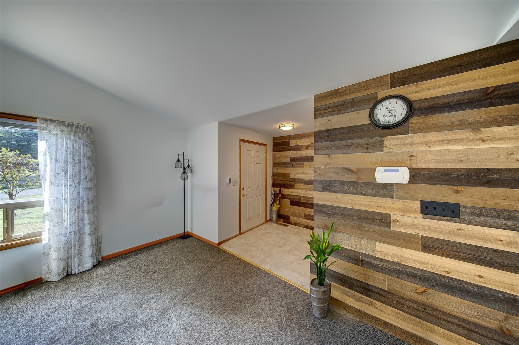 550 E Budd Drive Property Photo 8