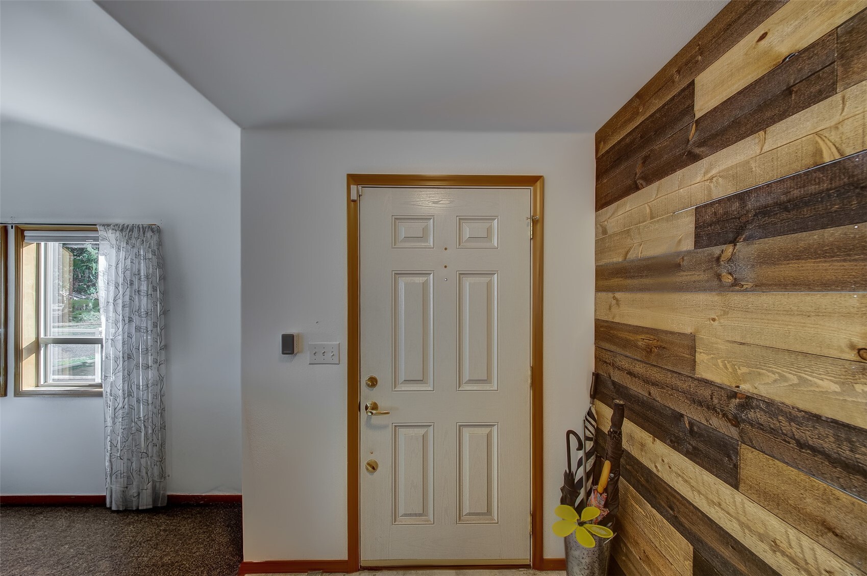 550 E Budd Drive Property Photo 9