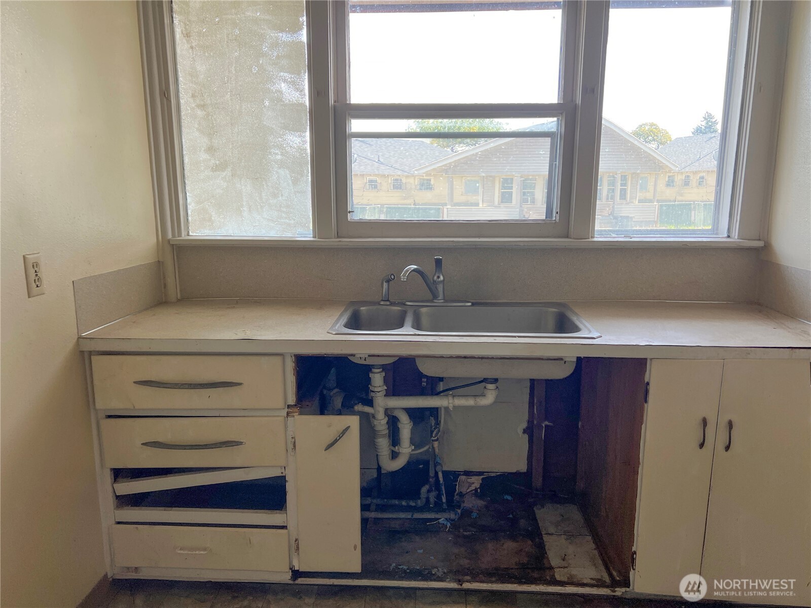 1102 Jefferson Avenue Property Photo 6