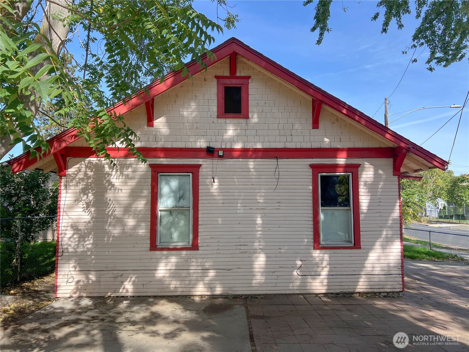 1102 Jefferson Avenue Property Photo 18