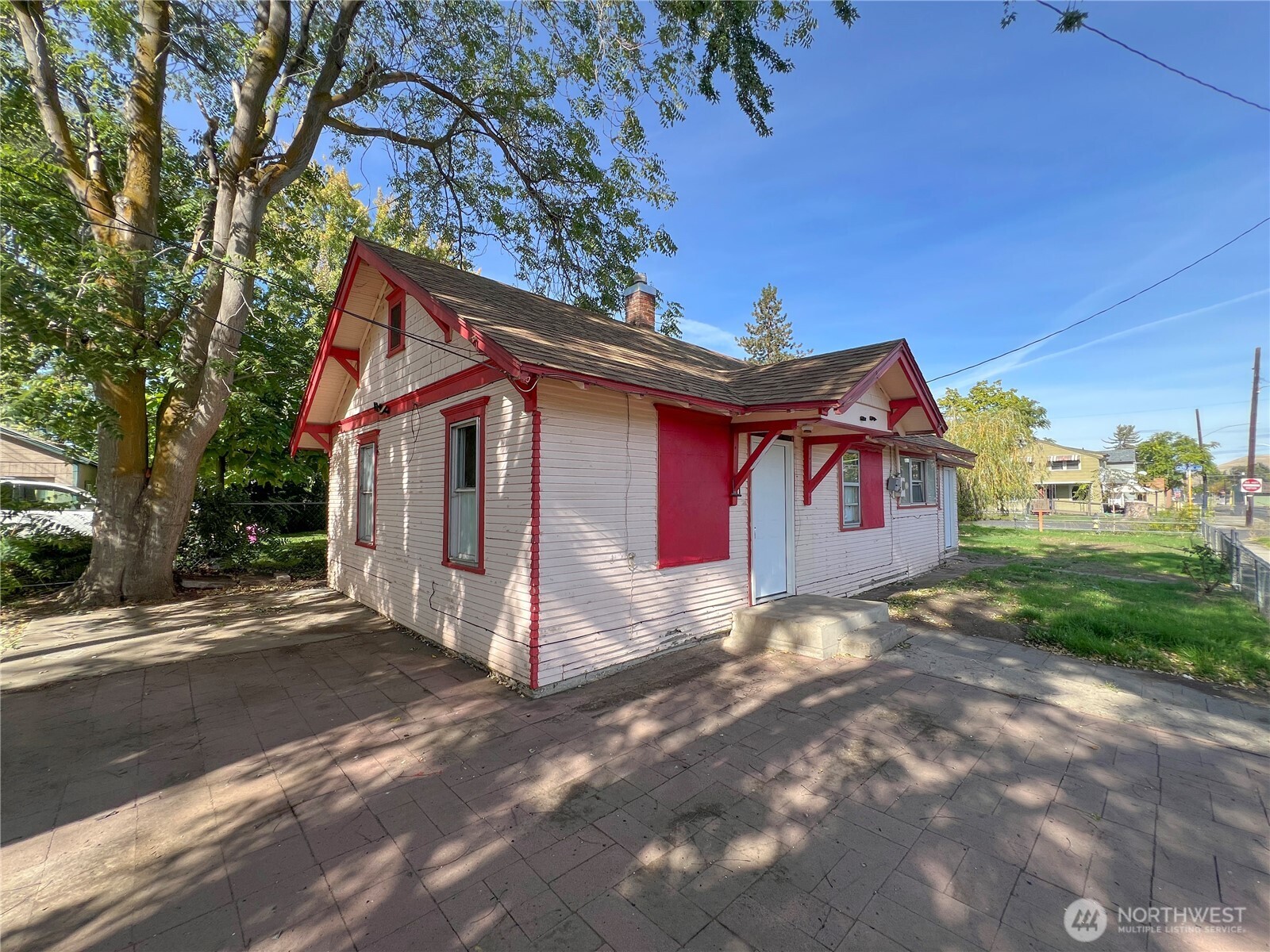 1102 Jefferson Avenue Property Photo 19