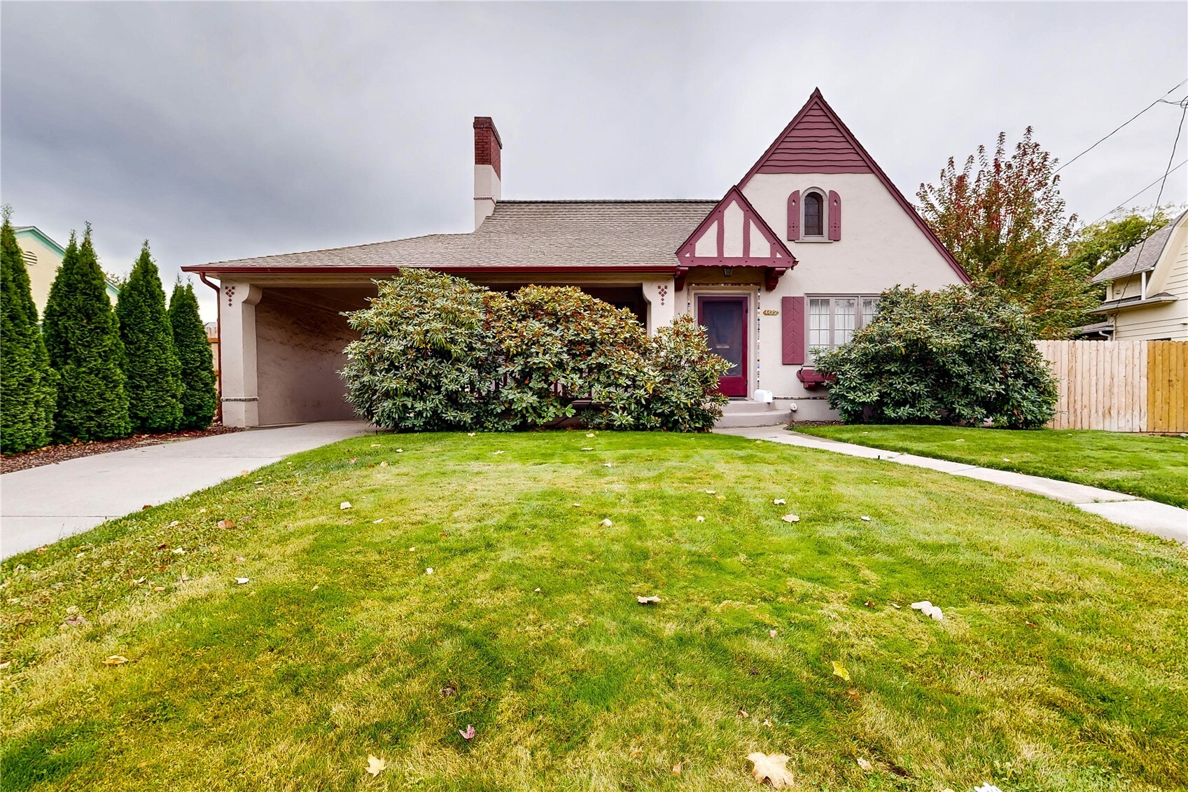 1122 E Isaacs Avenue Property Photo 1