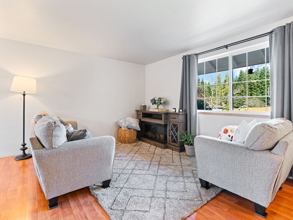 6630 88th Place Property Photo 8
