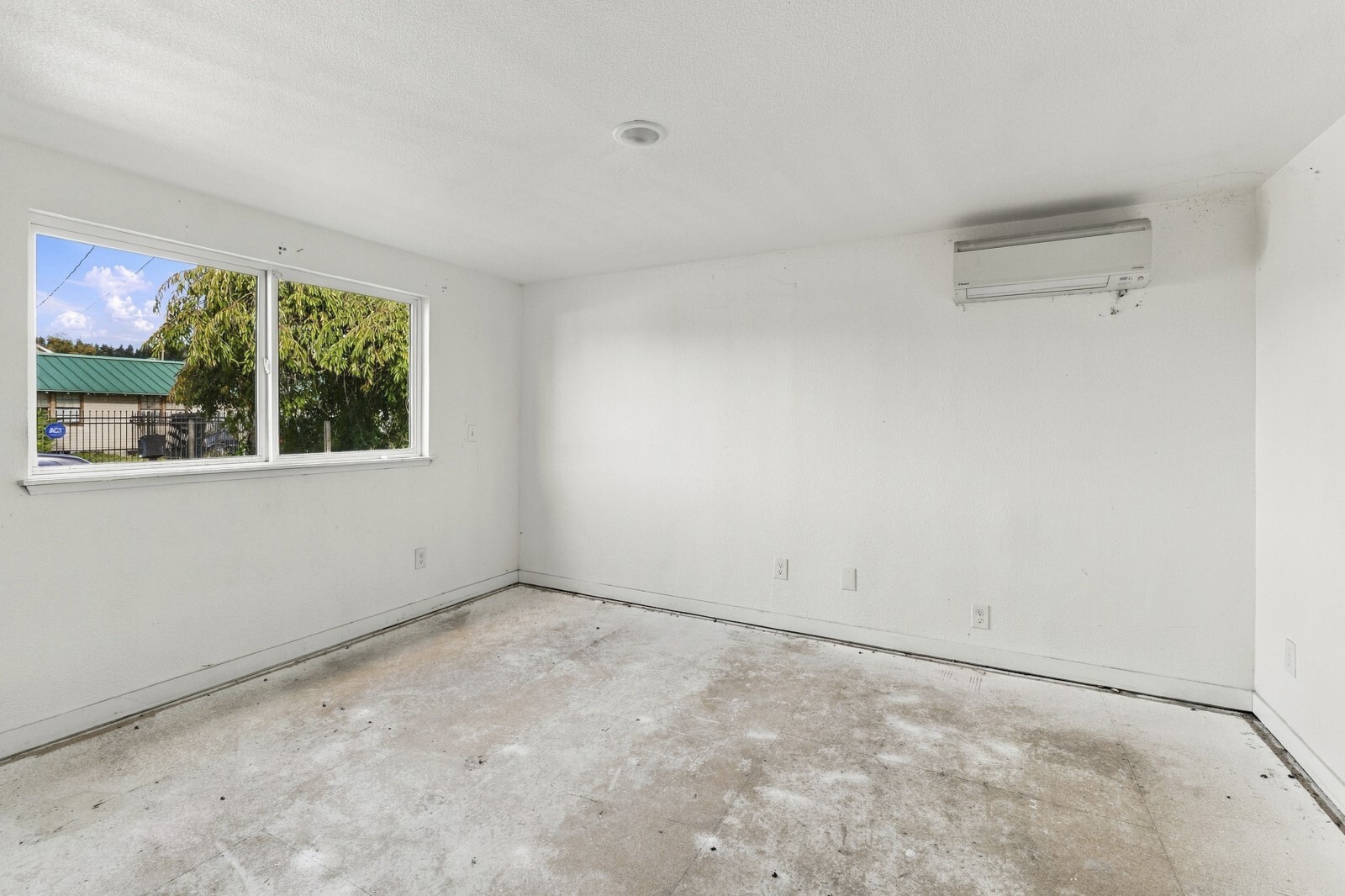 5712 15th St E Property Photo 16