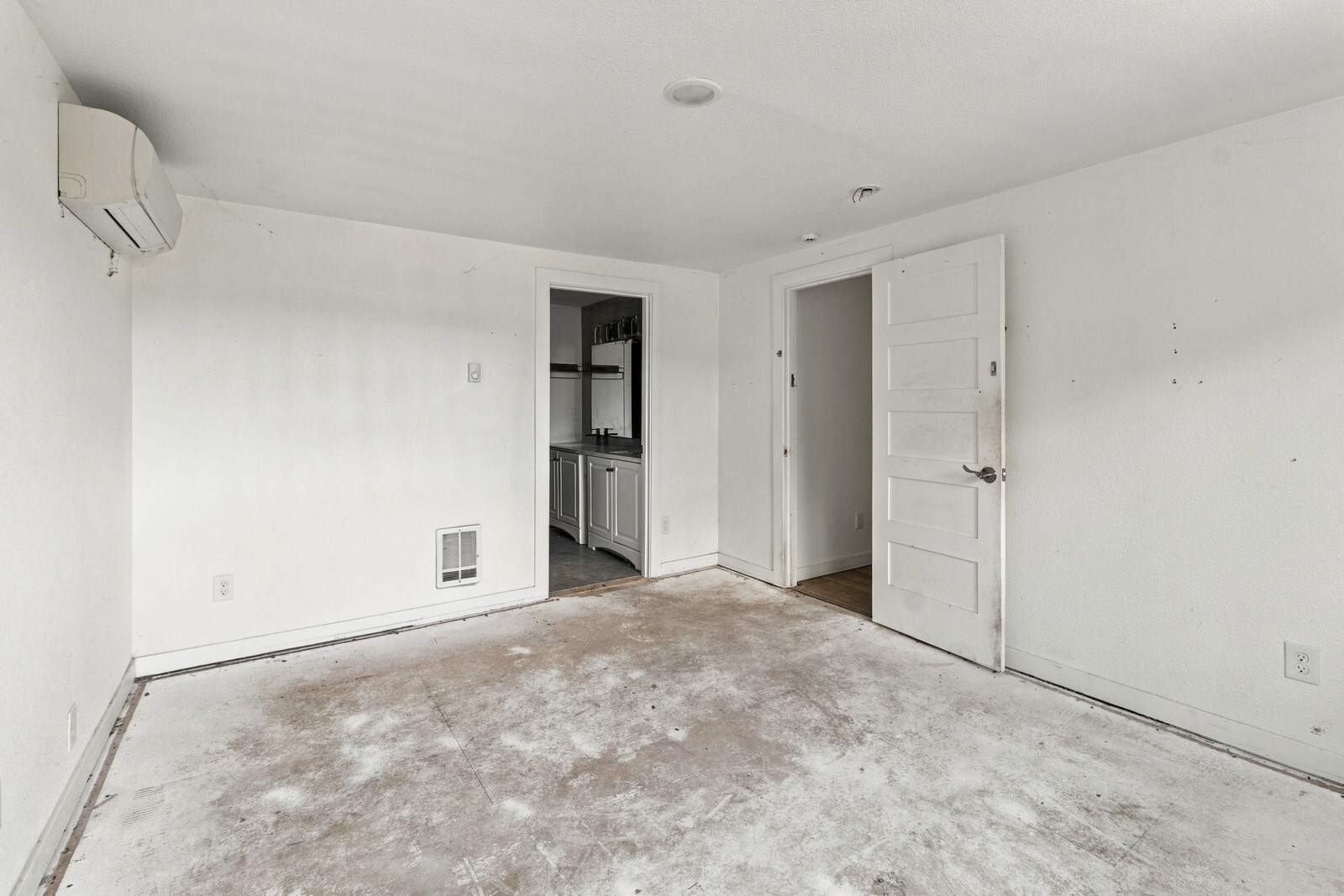 5712 15th St E Property Photo 17