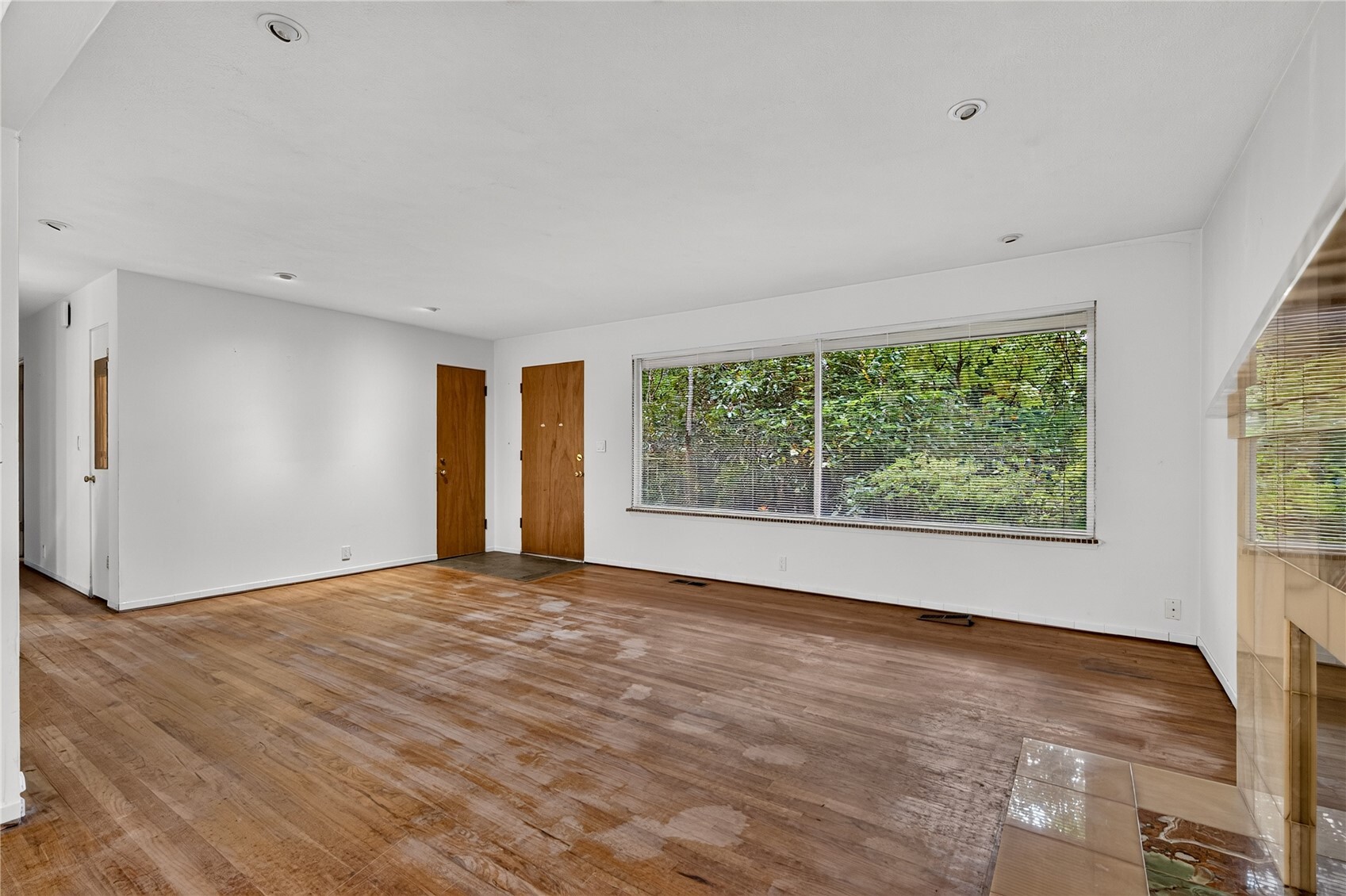 18456 40th Place Property Photo 6