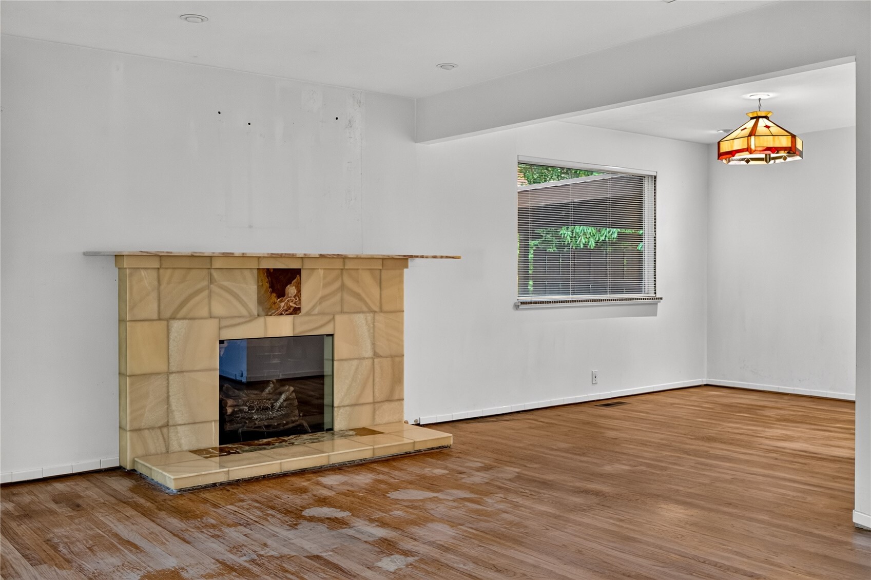 18456 40th Place Property Photo 7