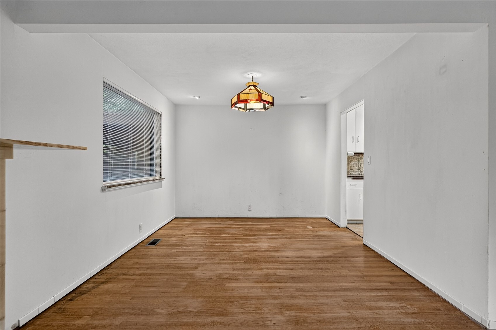 18456 40th Place Property Photo 8