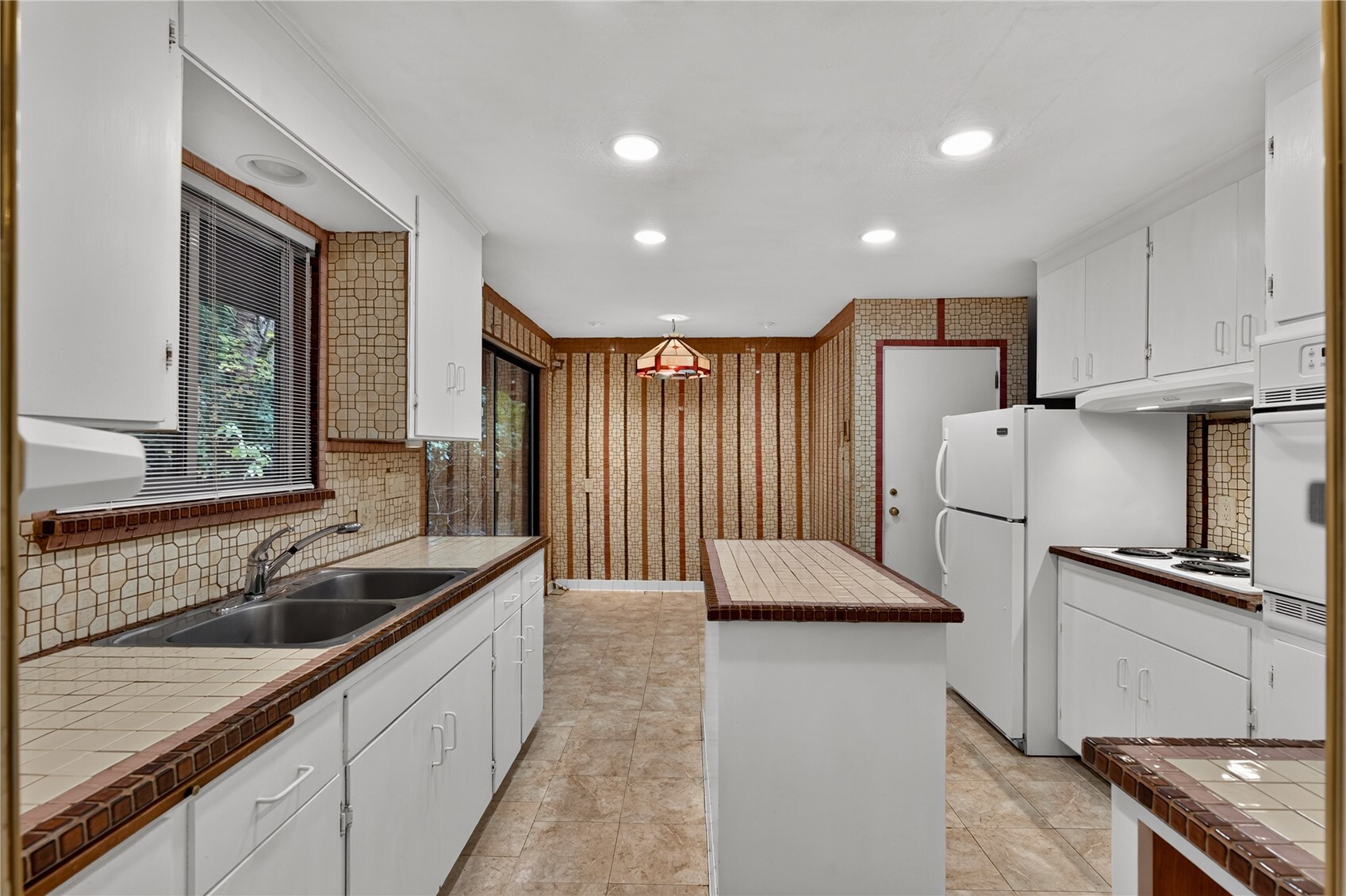 18456 40th Place Property Photo 11