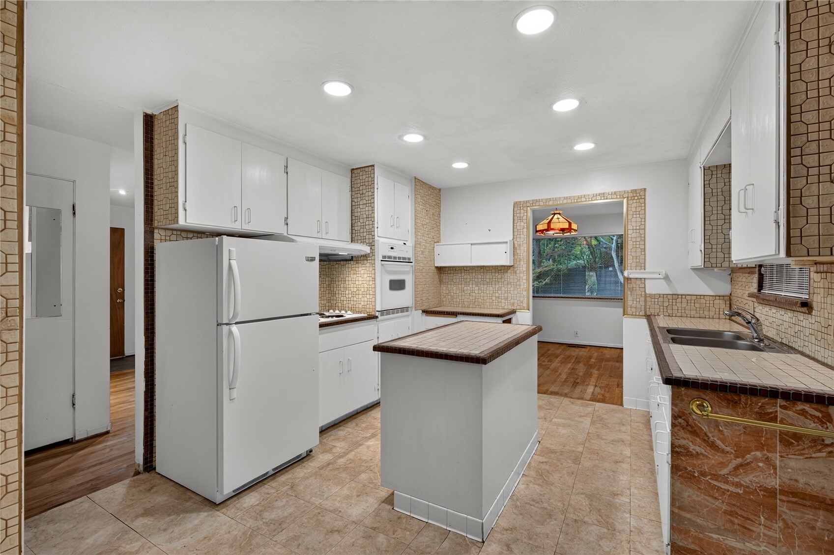 18456 40th Place Property Photo 12