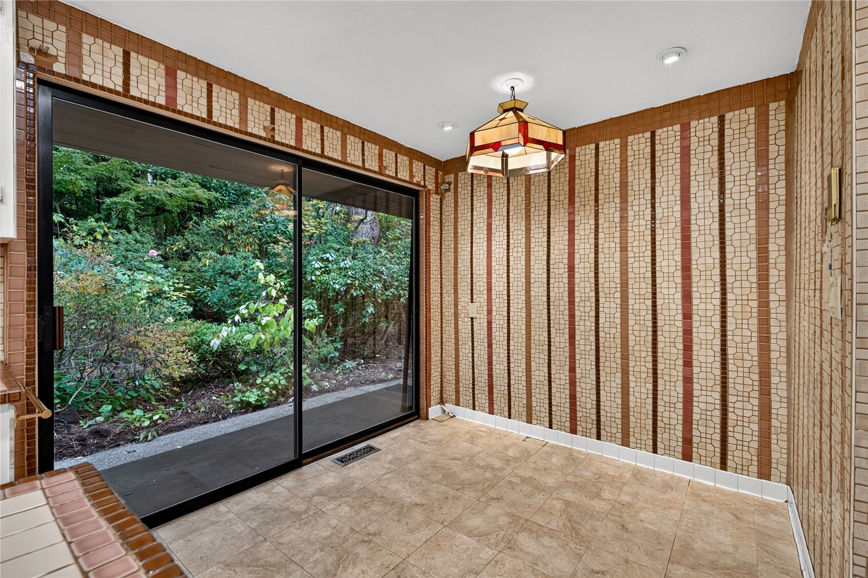 18456 40th Place Property Photo 15