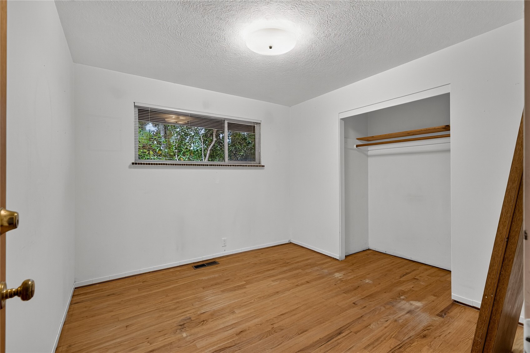 18456 40th Place Property Photo 16