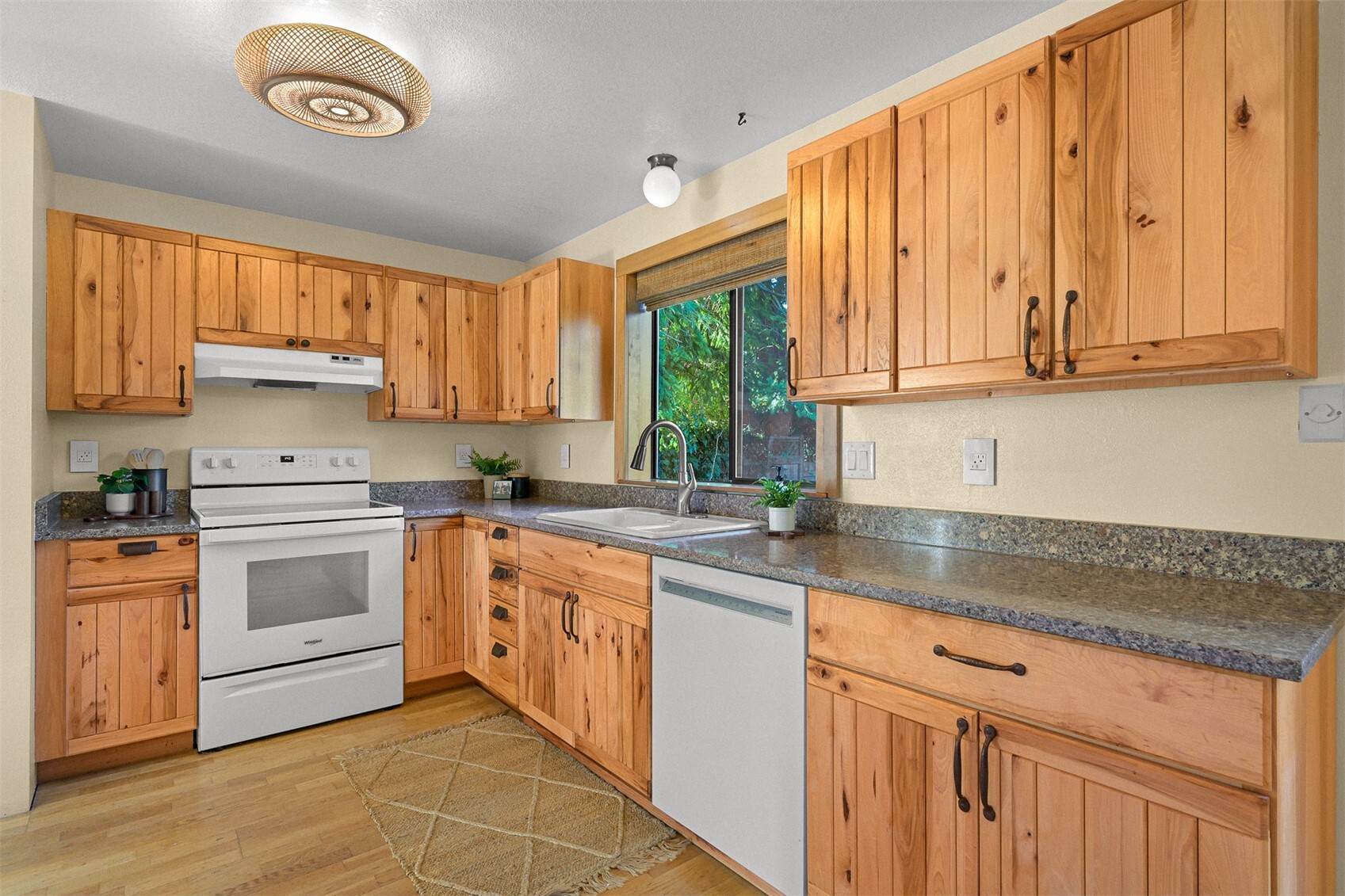 3231 Pinewood Avenue Property Photo 14