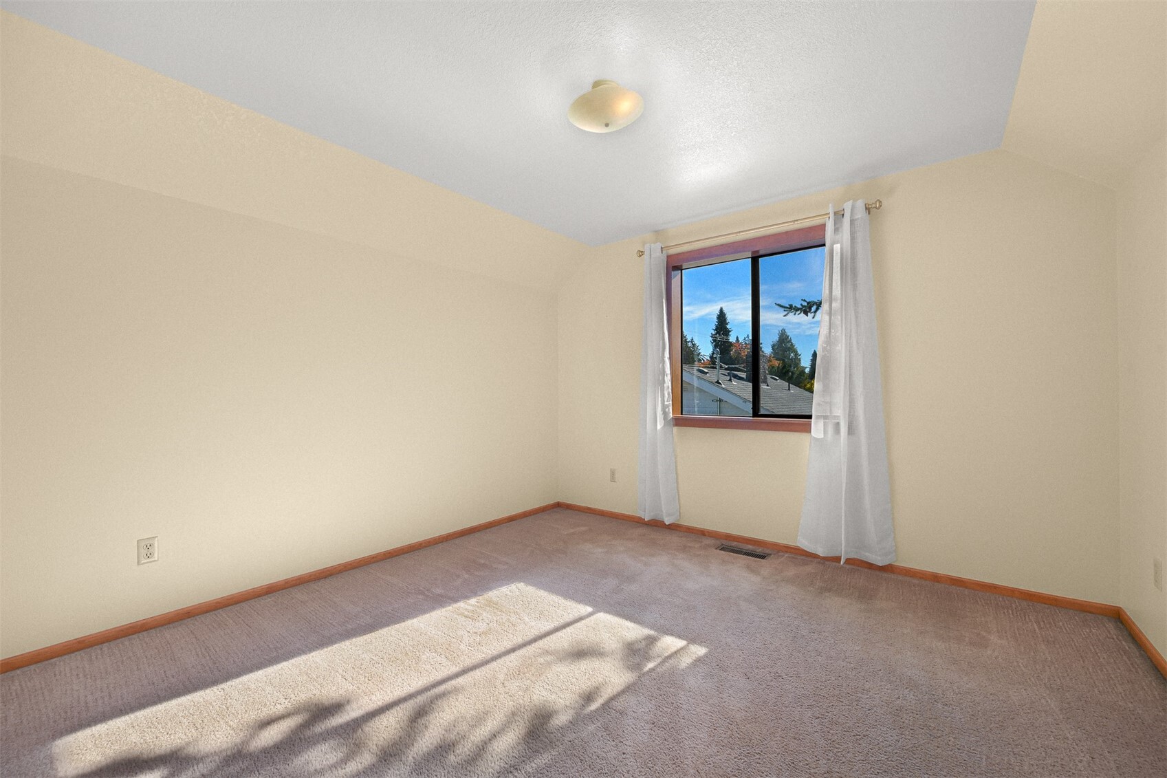 3231 Pinewood Avenue Property Photo 28