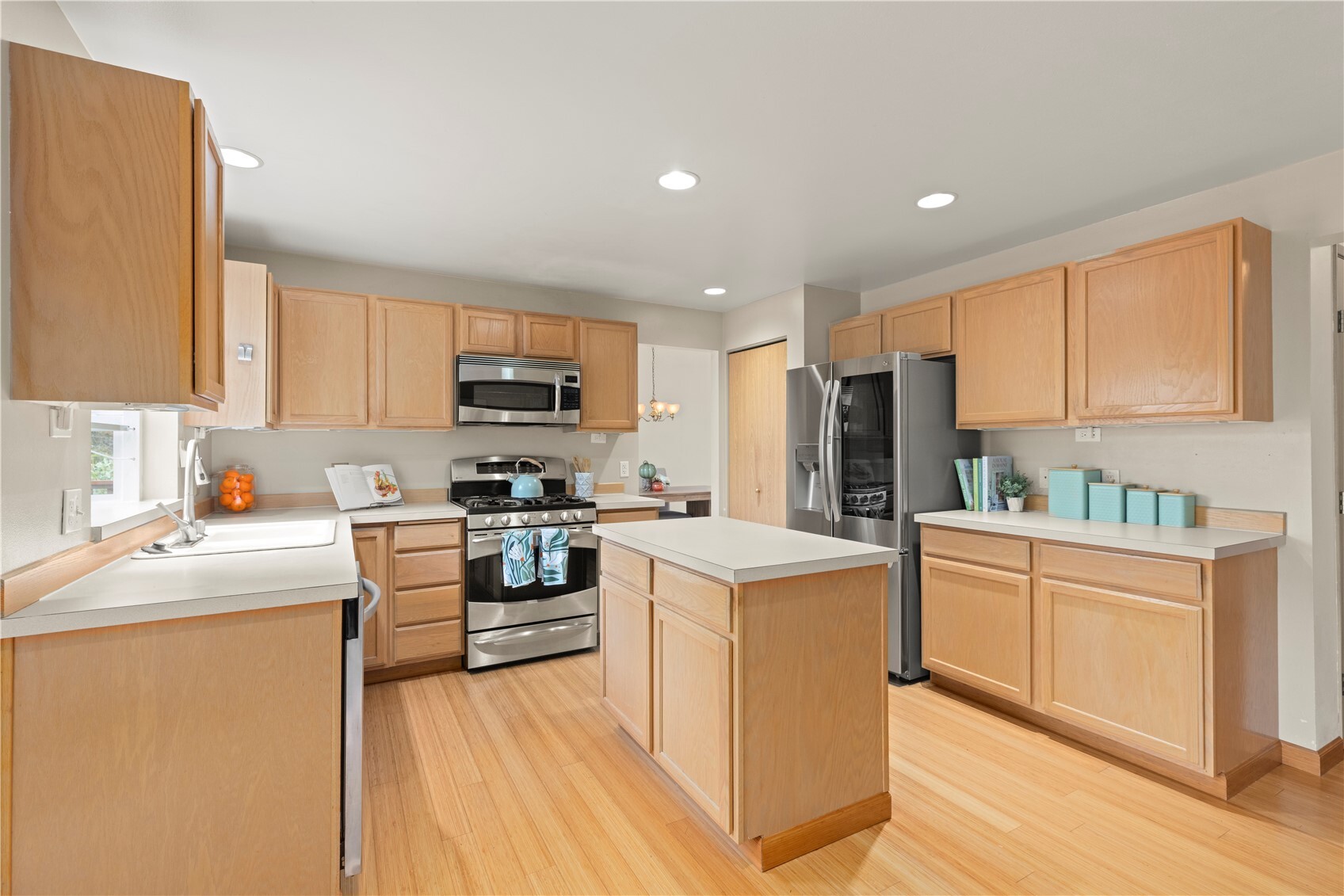 6319 Greengate Place Property Photo 10