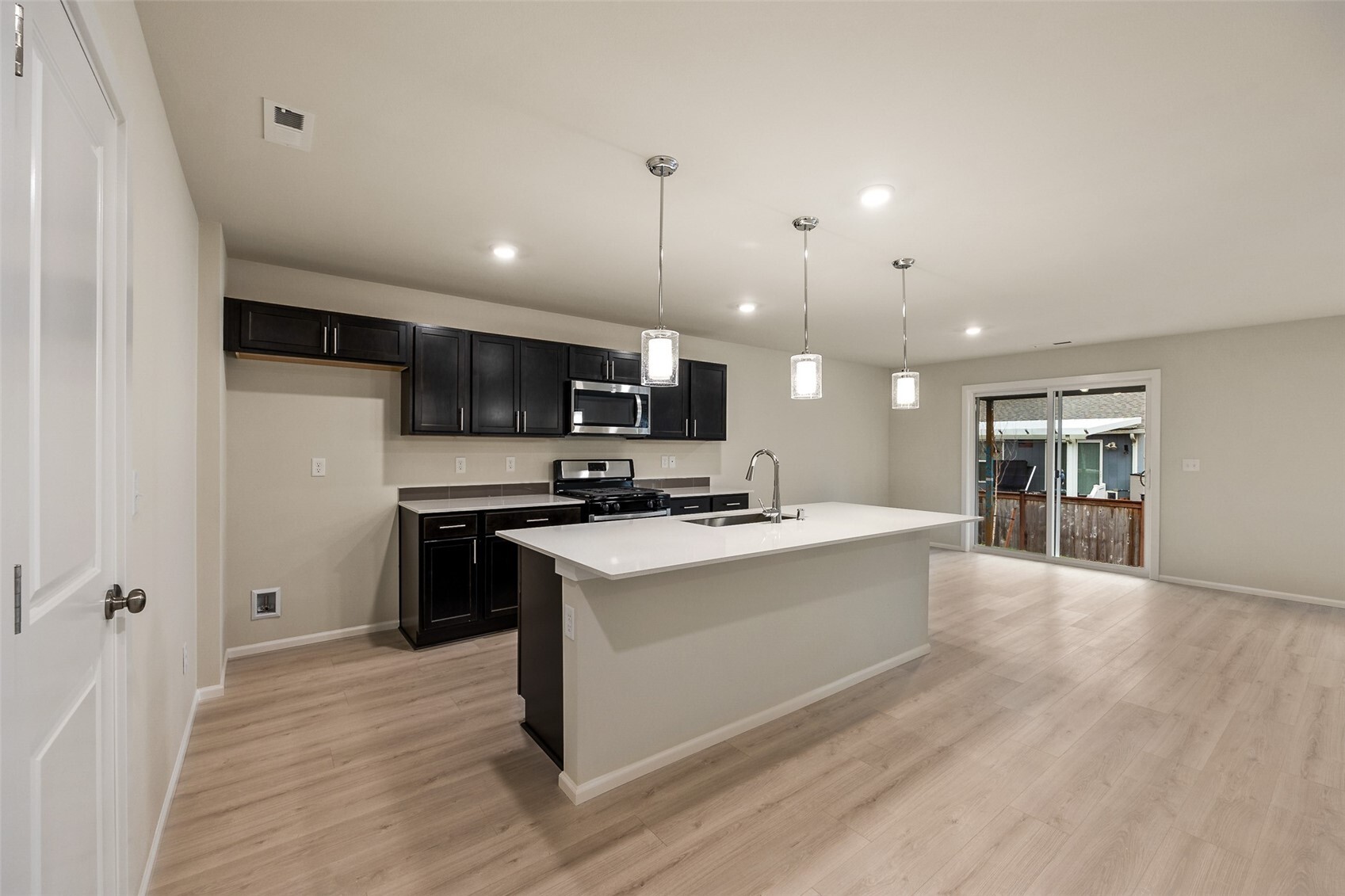 118 Pine Hollow Drive Property Photo 8