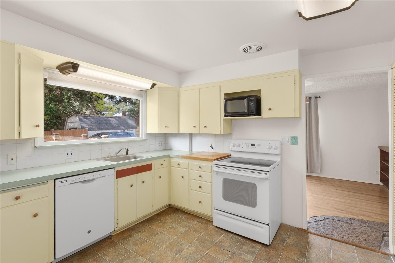 2210 202nd Street Property Photo 14