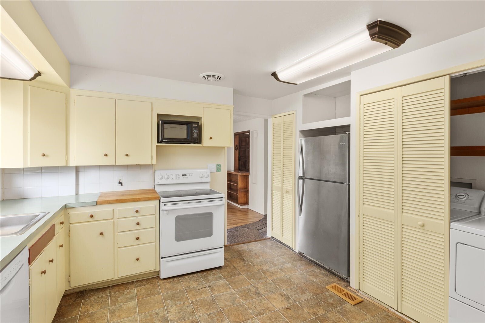 2210 202nd Street Property Photo 15