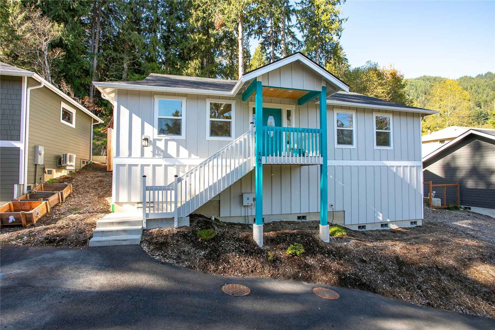 565 Rainbow Drive Property Photo 2