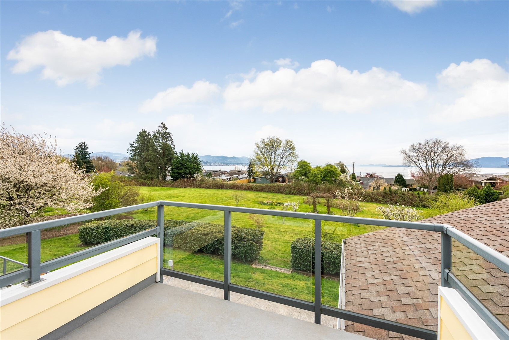 3910 Cliffside Drive Property Photo 3