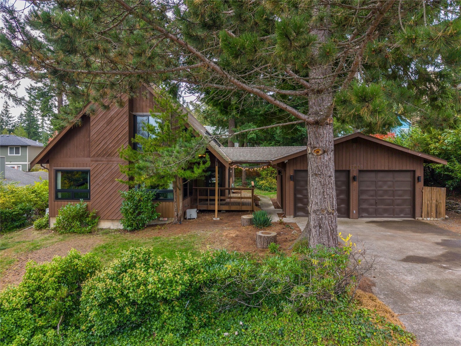 3707 Magrath Road Property Photo 2