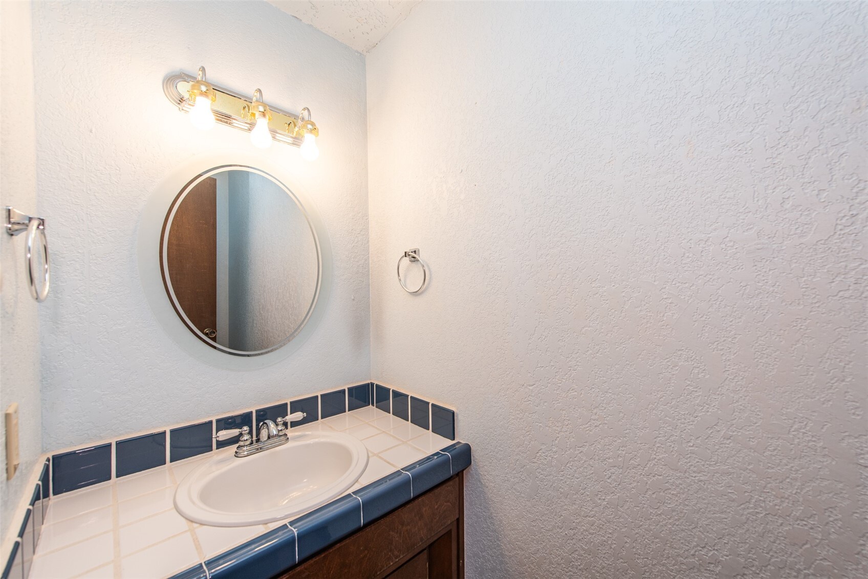 834 N Canterbury Court 303 Property Photo 19