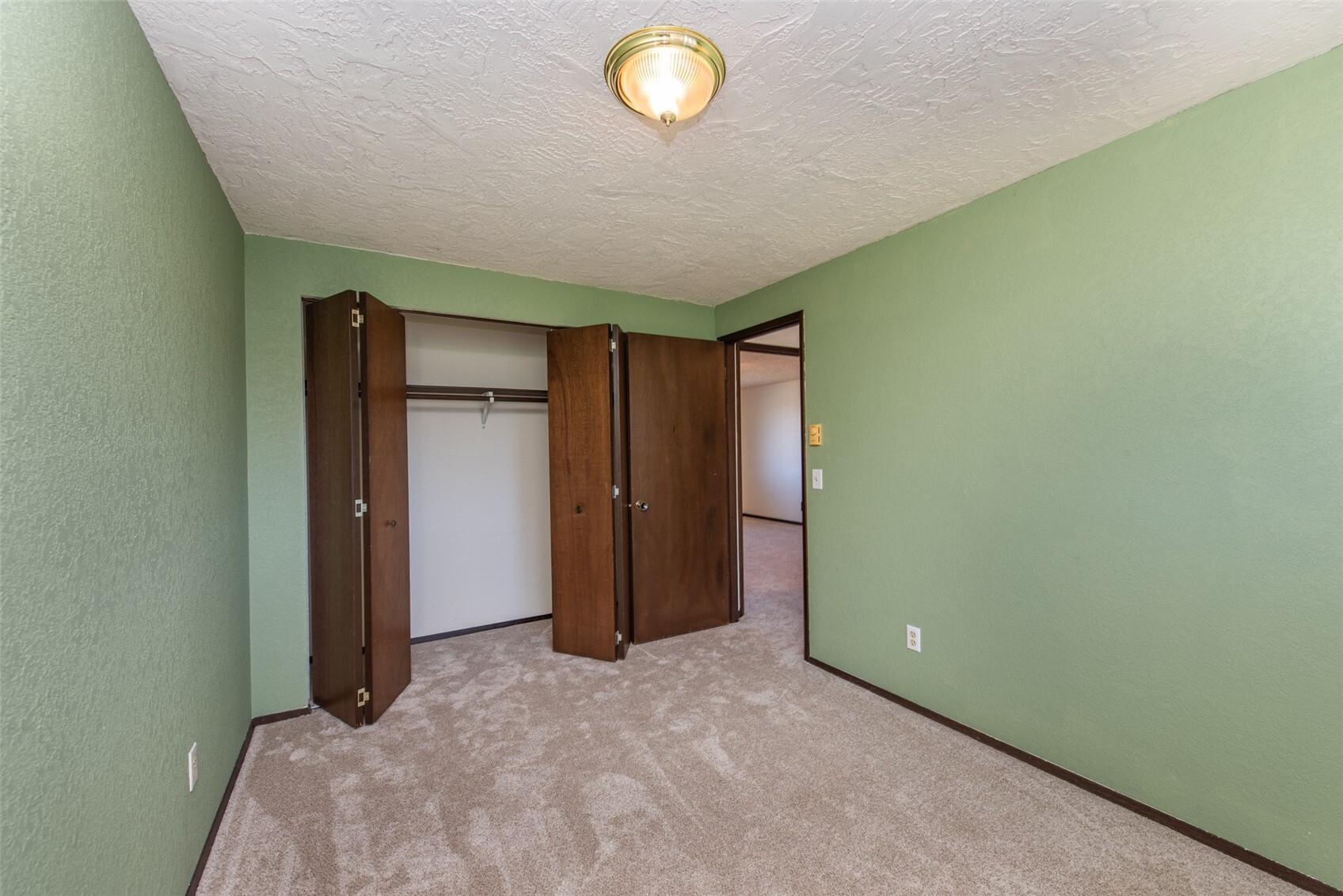 834 N Canterbury Court 303 Property Photo 26