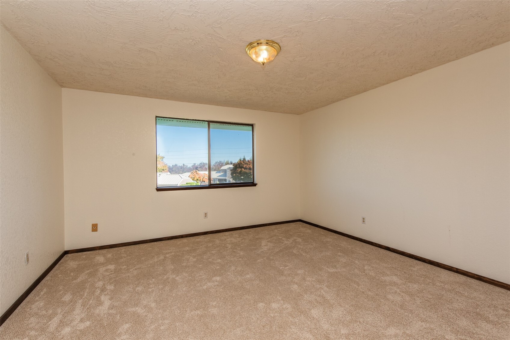834 N Canterbury Court 303 Property Photo 27