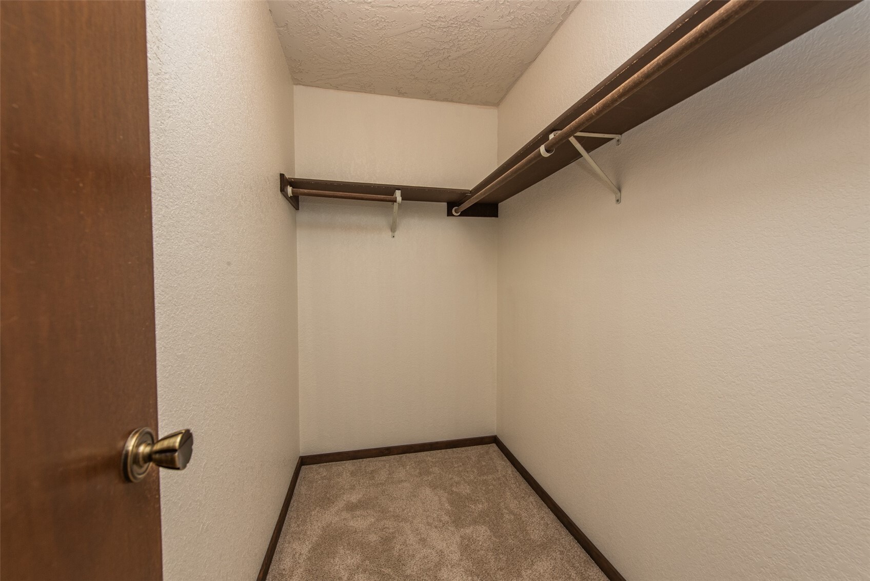 834 N Canterbury Court 303 Property Photo 28