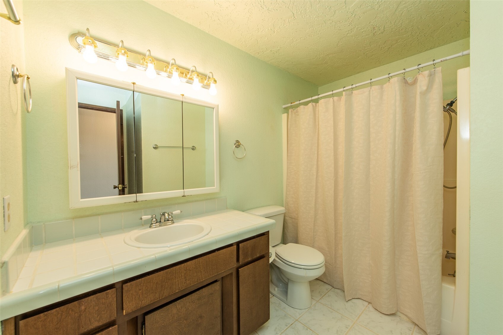 834 N Canterbury Court 303 Property Photo 31