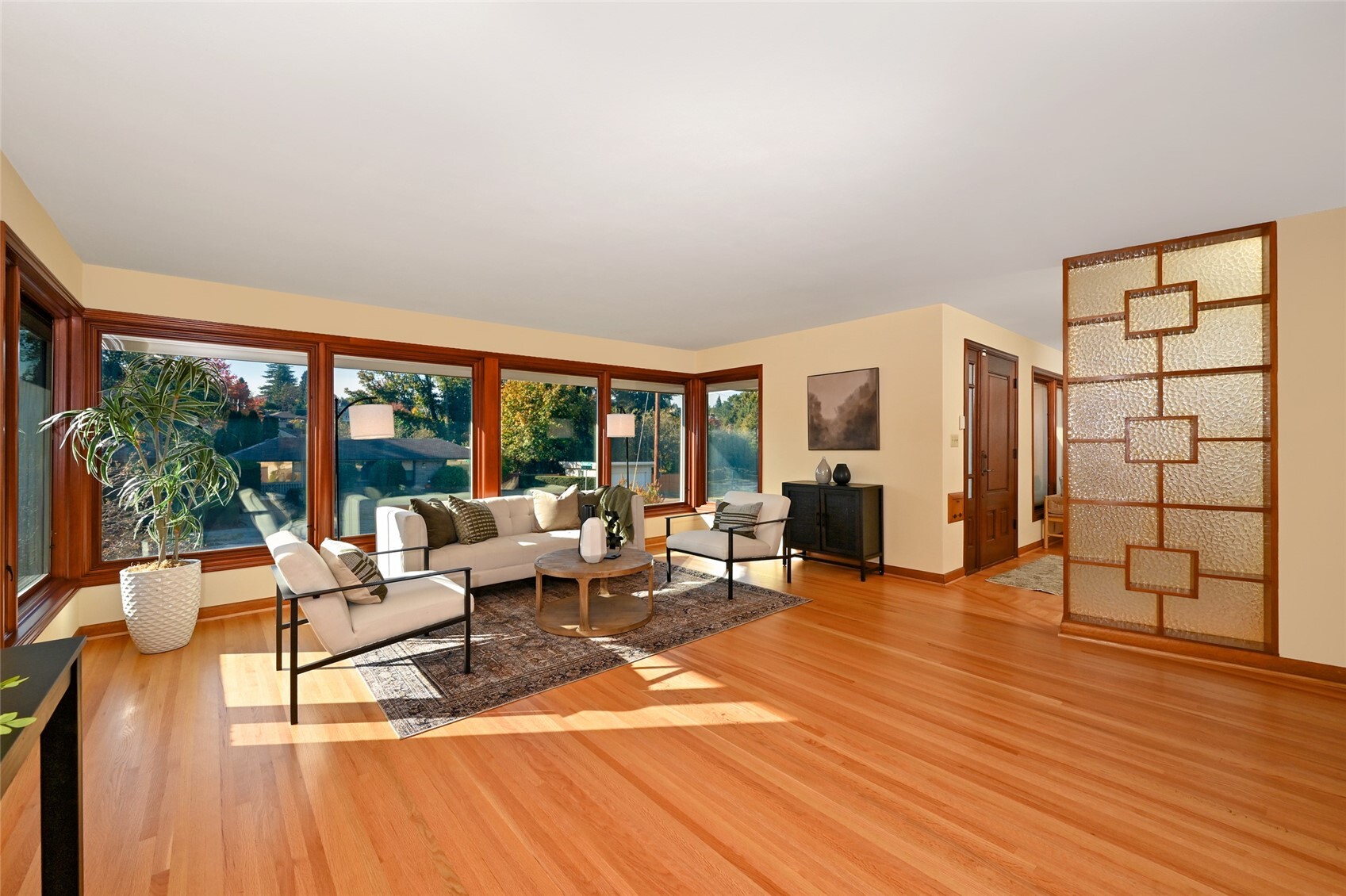 1956 Clise Place Property Photo 4