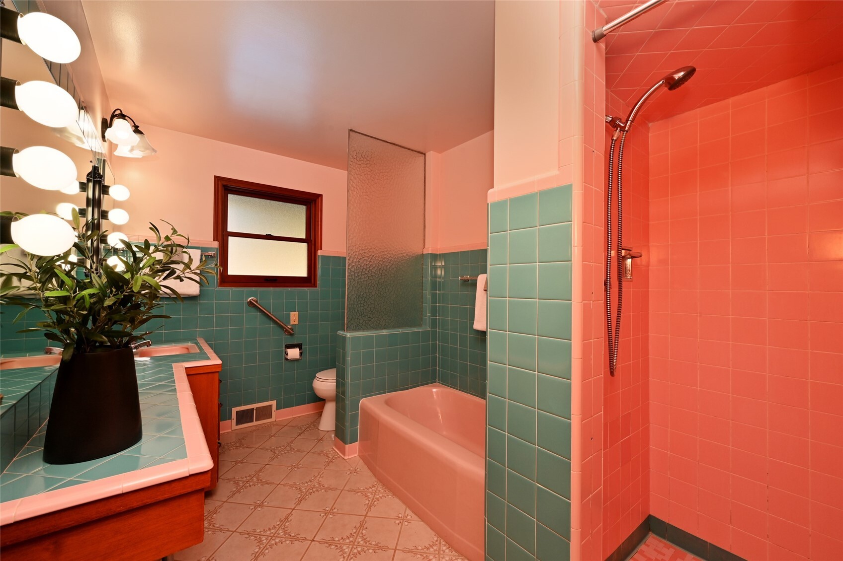 1956 Clise Place Property Photo 15