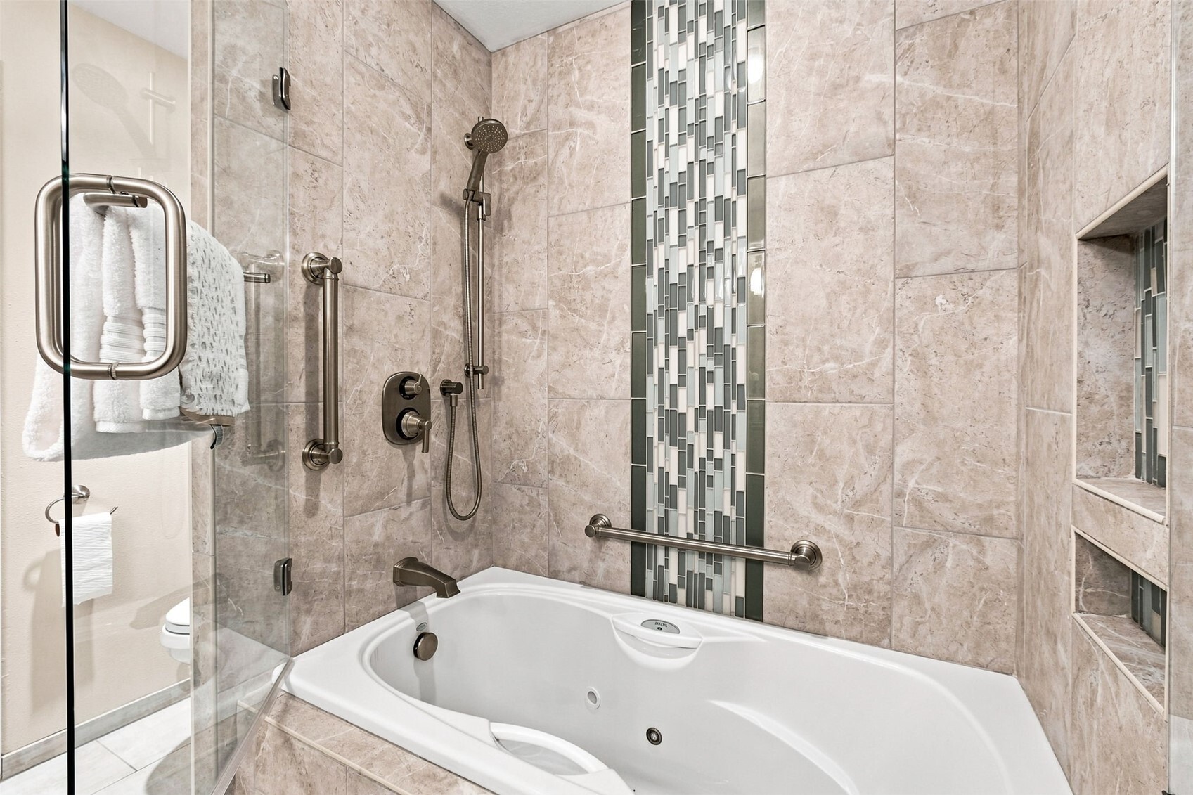 8205 Amber Drive Property Photo 25