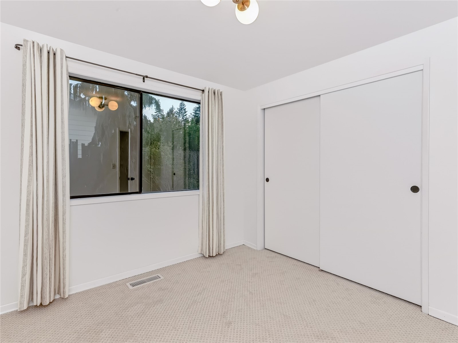 3211 Viewcrest Drive Property Photo 13
