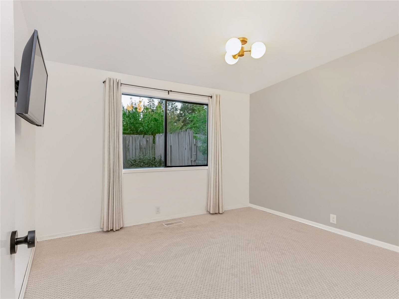 3211 Viewcrest Drive Property Photo 14