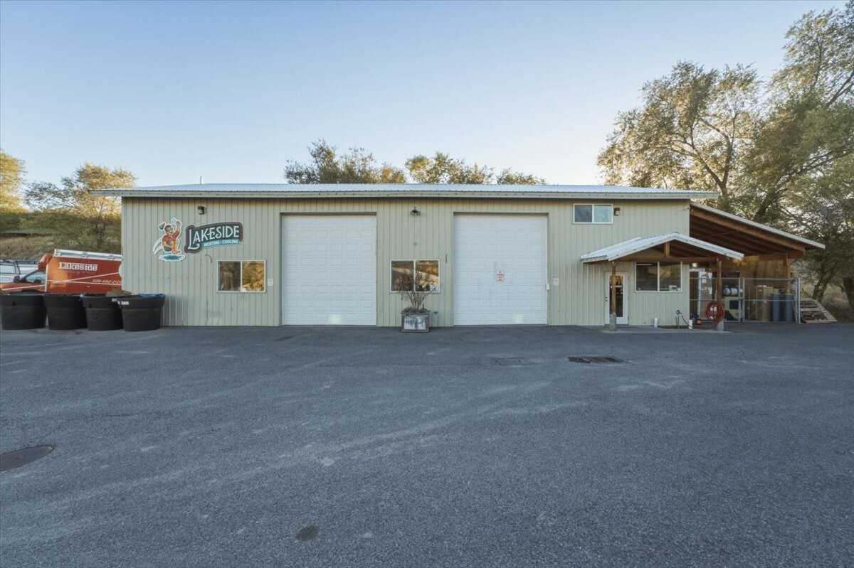 1058 E Woodin Avenue Property Photo 10