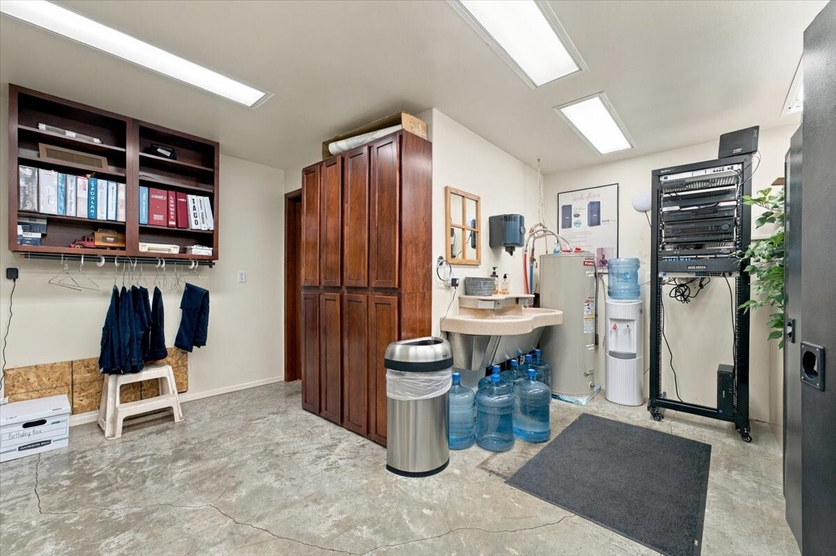 1058 E Woodin Avenue Property Photo 12