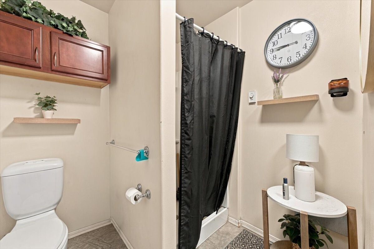 1058 E Woodin Avenue Property Photo 14