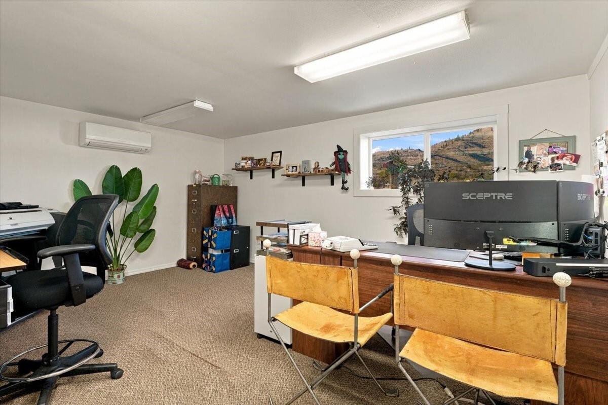 1058 E Woodin Avenue Property Photo 29