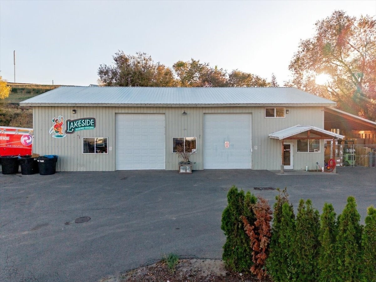 1058 E Woodin Avenue Property Photo 37
