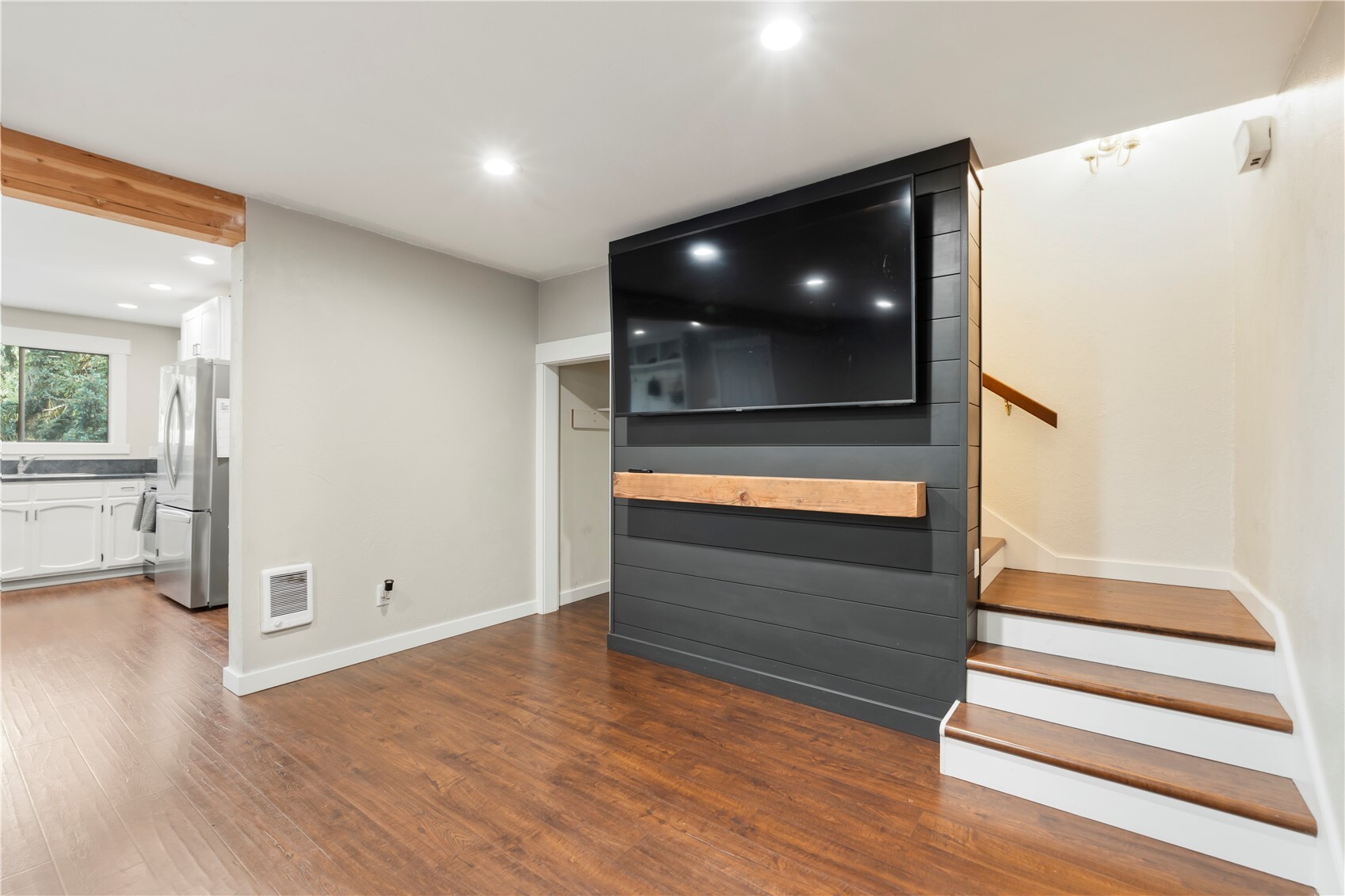 168 Chilvers Road E & F Property Photo 14
