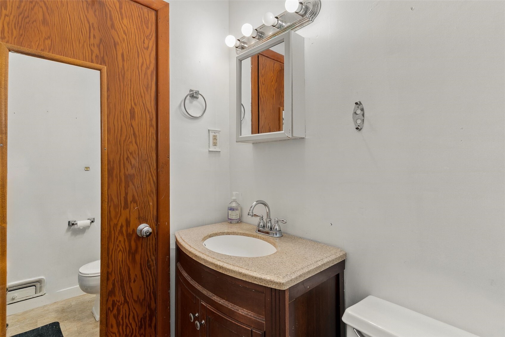 402 Pike Street Property Photo 24