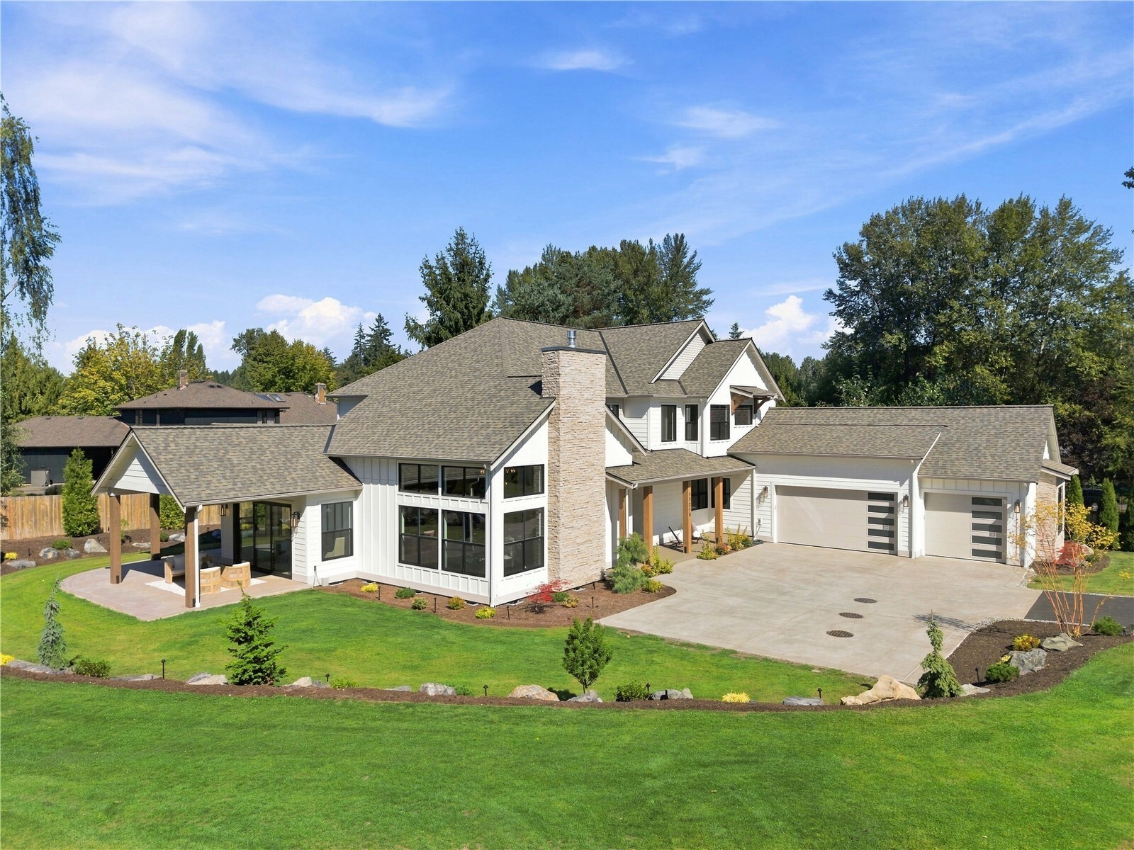 17218 & 17220 Ne Woodinville Duvall Road Property Photo 1