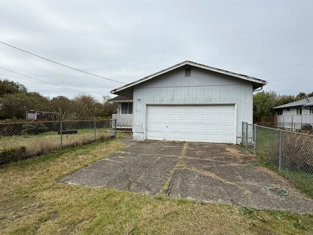 1621 Harding Road Property Photo 2