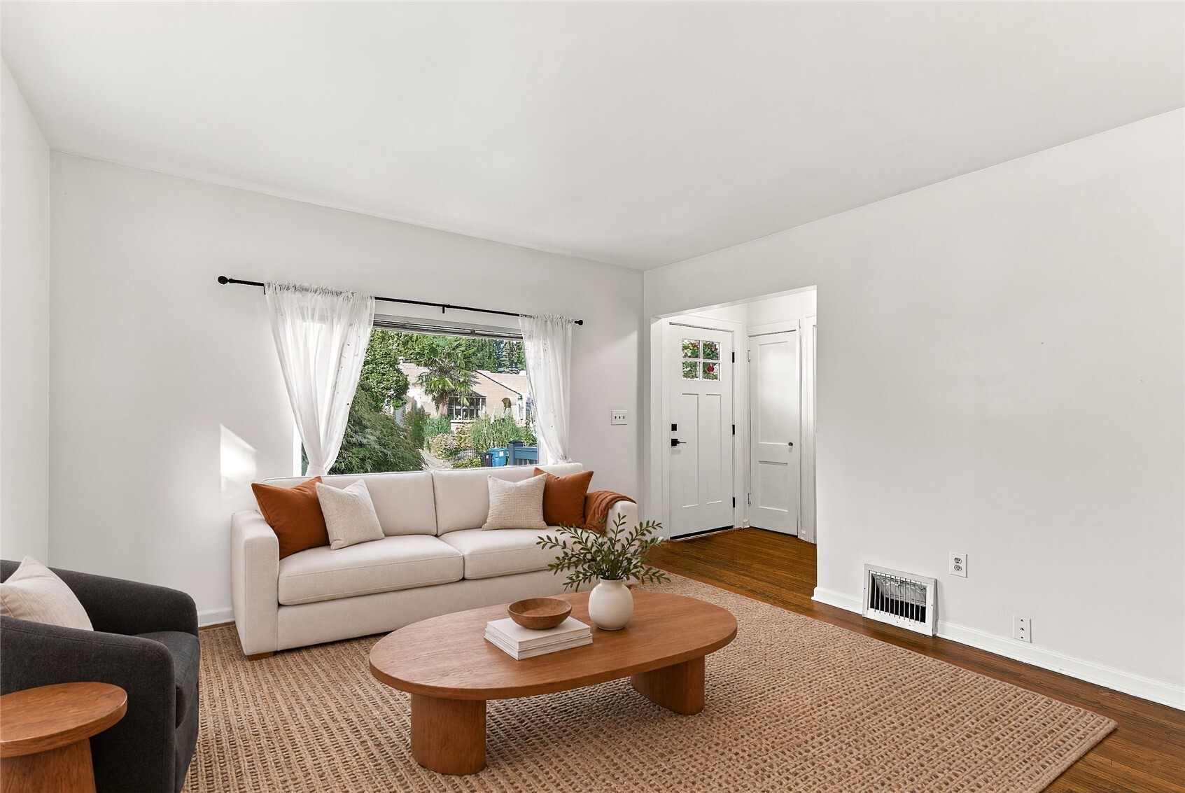 5756 25th Avenue Property Photo 3