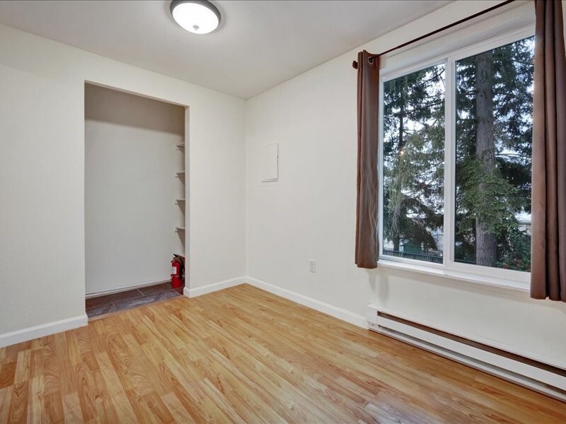 4727 176th Street J12 Property Photo 8