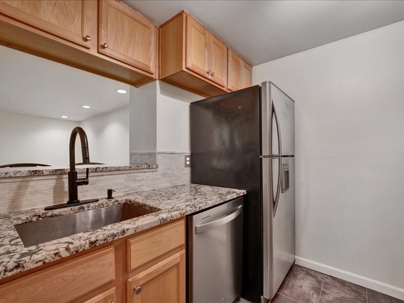 4727 176th Street J12 Property Photo 12