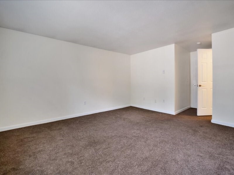 4727 176th Street J12 Property Photo 23